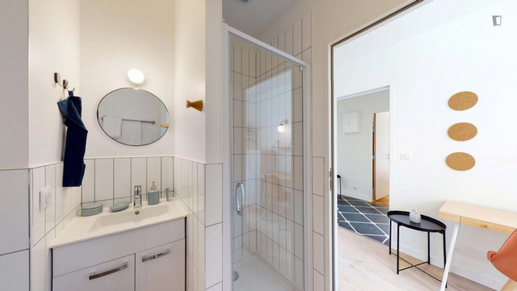 Cool double ensuite bedroom in Downtown