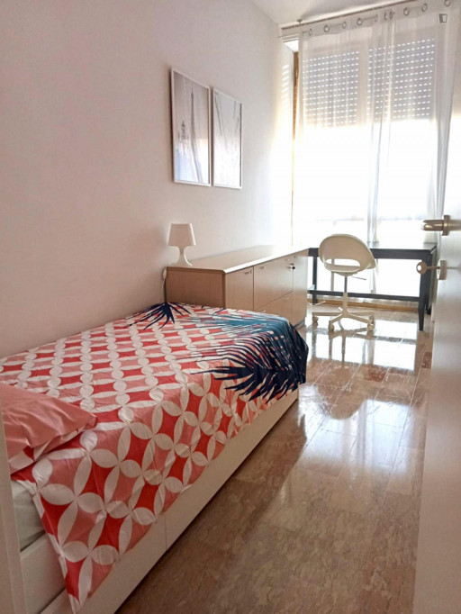 Elegant single bedroom in a 4 bed apartment nearby Piazza Gae Aulenti - Milan - chambre - ImmoJeune