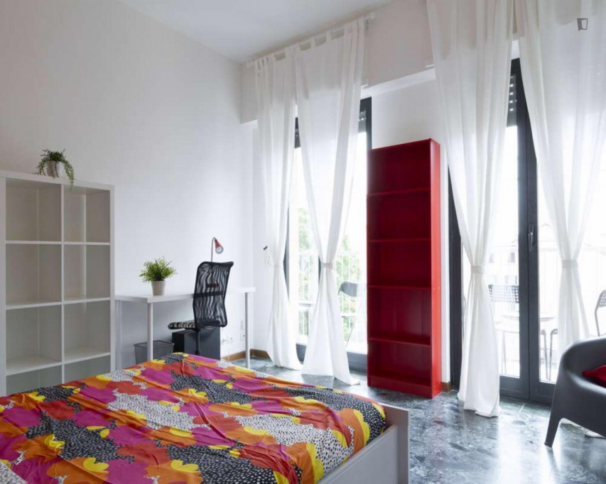 Colourful double bedroom near Isola metro - Milan - chambre - ImmoJeune