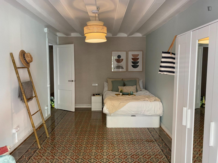 Inviting double bedroom in trendy El Raval - Barcelone - chambre - ImmoJeune