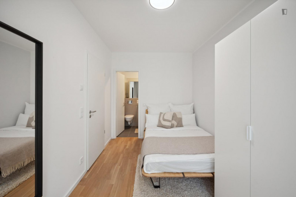 Cosy double bedroom close to U Heinrich-Heine-Straße metro station - Berlin - chambre - ImmoJeune