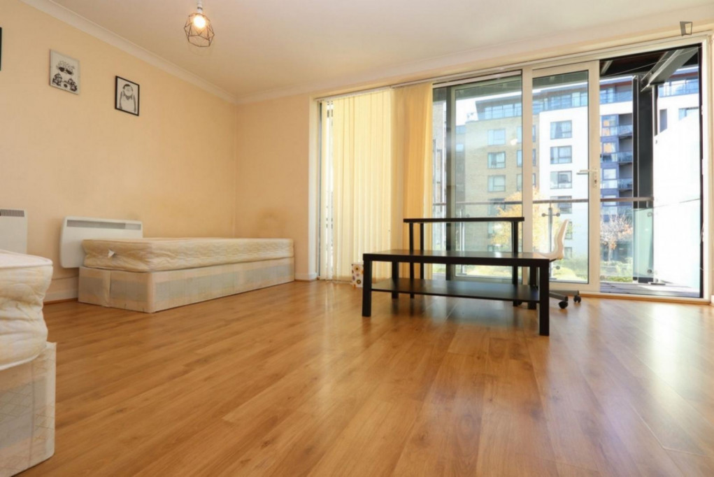 Spacious twin bedroom close to Blackwall DLR station - London - chambre - ImmoJeune