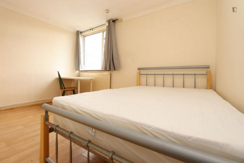 Large double bedroom near the Wanstead tube - London - chambre - ImmoJeune