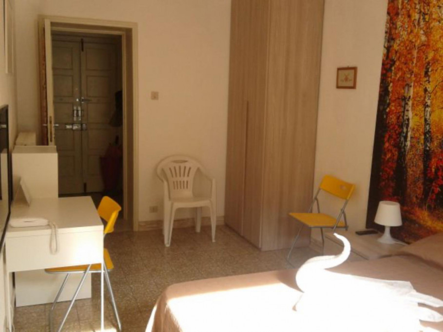 Comfortable Twin Bedroom In Pisa Centre close to the Central Station - Pisa - chambre - ImmoJeune