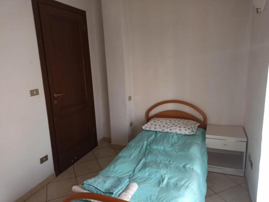 Cosy single bedroom in Lame