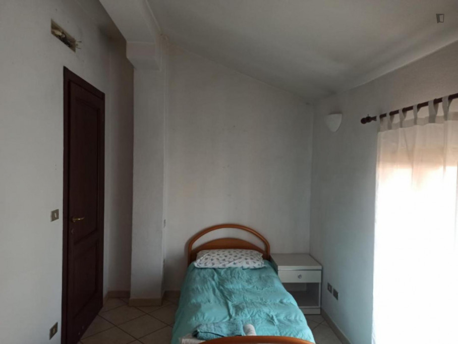 Cosy single bedroom in Lame