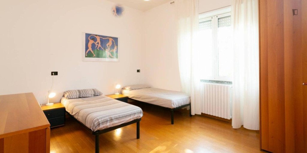 Single bed in a twin bedroom - Milan - chambre - ImmoJeune