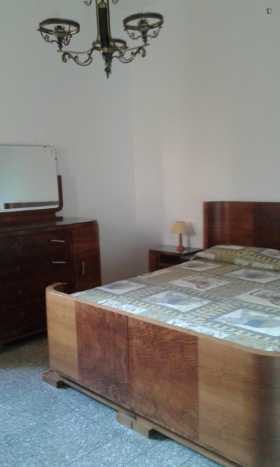 Double Room In Sassari Centre Cappuccini Neighbourhood - Sassari - chambre - ImmoJeune