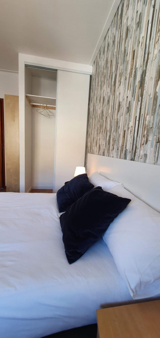 Nice double bedroom in Penedo da Saudade - Coimbra - chambre - ImmoJeune