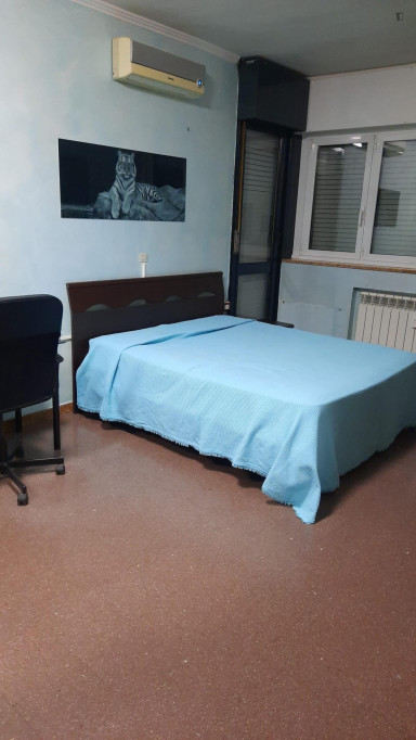 Welcoming double bedroom close to Monte Sacro - Rome - chambre - ImmoJeune