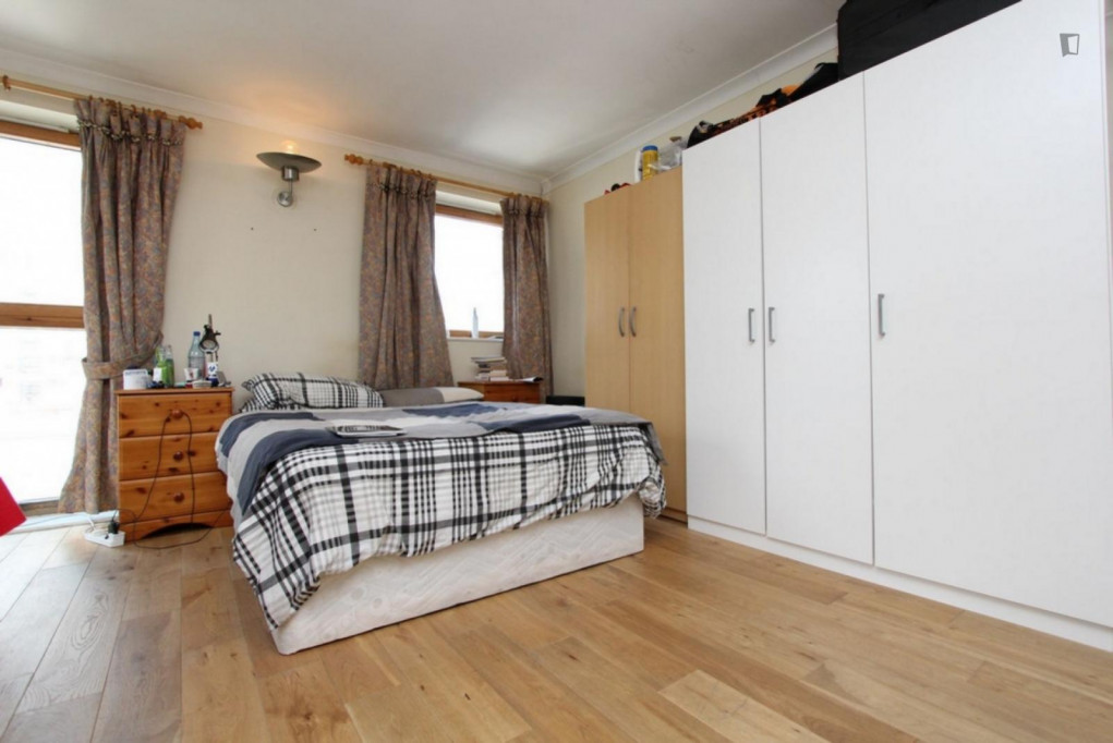 Bright bedroom in a shared flat located on the iconic Isle of Dogs - London - chambre - ImmoJeune