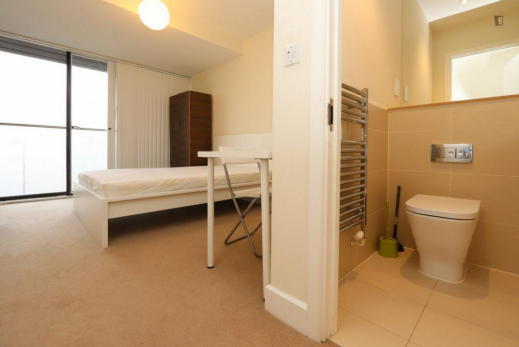 Appealing double ensuite bedroom near the North Greenwich tube - London - chambre - ImmoJeune
