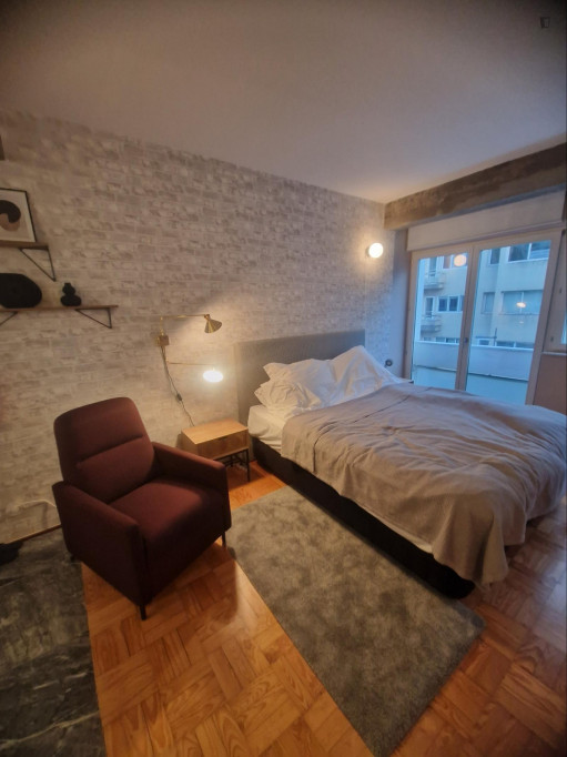 Lovely studio next to Aliados metro station - Porto - chambre - ImmoJeune