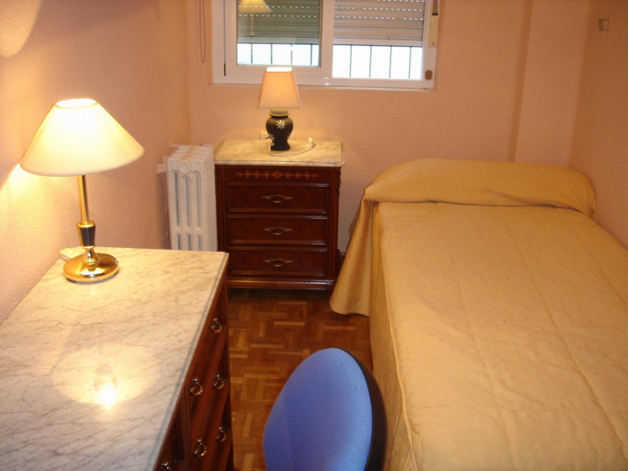 Trendy single bedroom steps from the Downtown