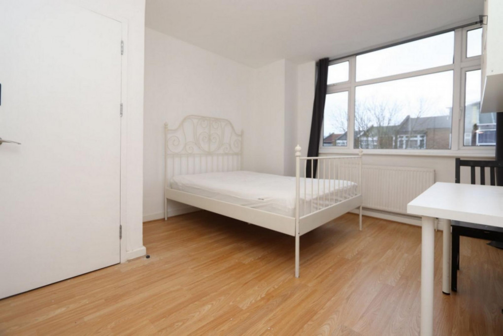 Modern double bedroom in Wembley - London - chambre - ImmoJeune