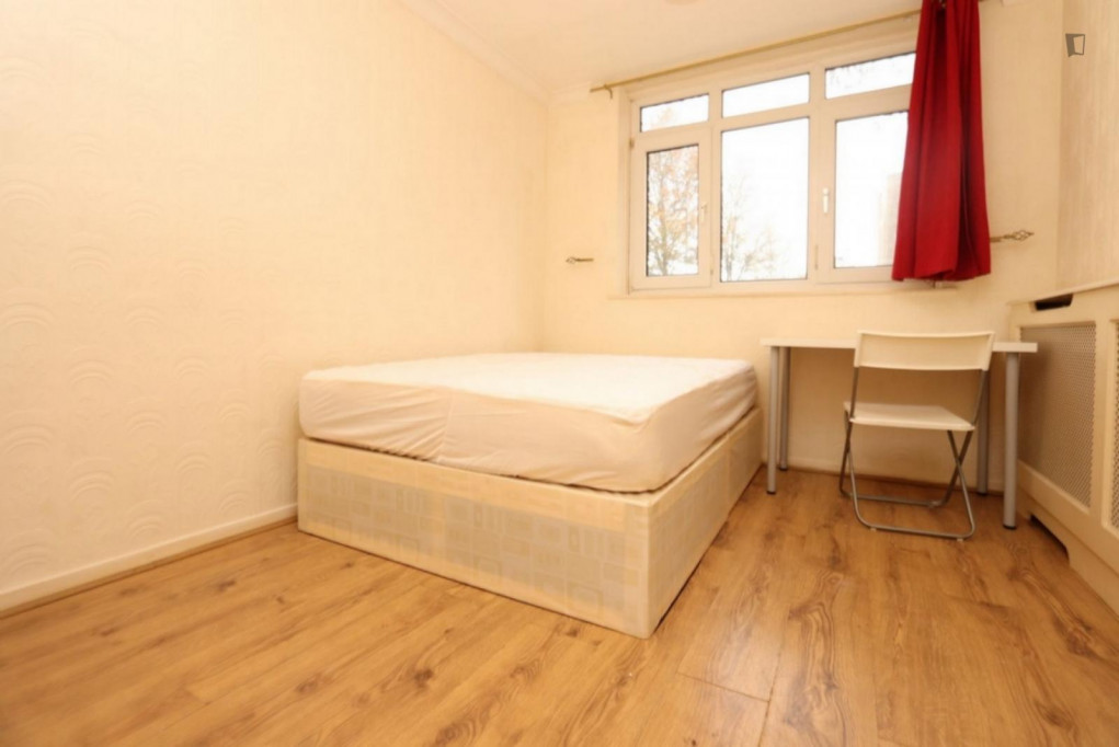 Snug double bedroom next to Plaistow tube station - London - chambre - ImmoJeune