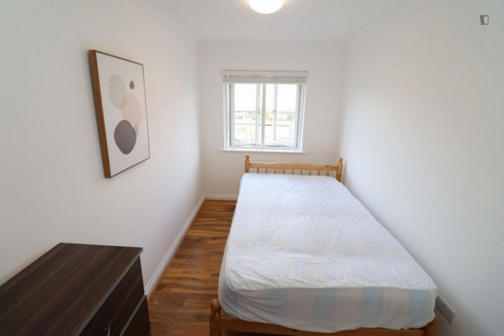 Pleasant double bedroom close to Barking Riverside station - London - chambre - ImmoJeune