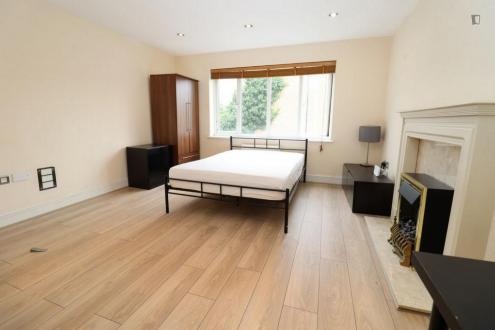 Large and welcoming bedroom in Deals Gateway - London - chambre - ImmoJeune