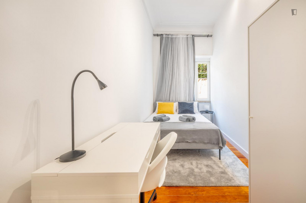 Decent double bedroom close to Marquês de Pombal metro station - Lisbonne - chambre - ImmoJeune