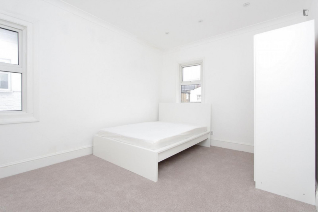 Neat double bedroom close to Imperial Park - London - chambre - ImmoJeune
