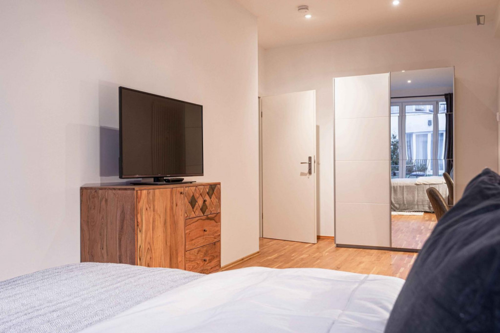 Neat single bedroom with TV near Goethe University Frankfurt - Frankfurt am Main - chambre - ImmoJeune