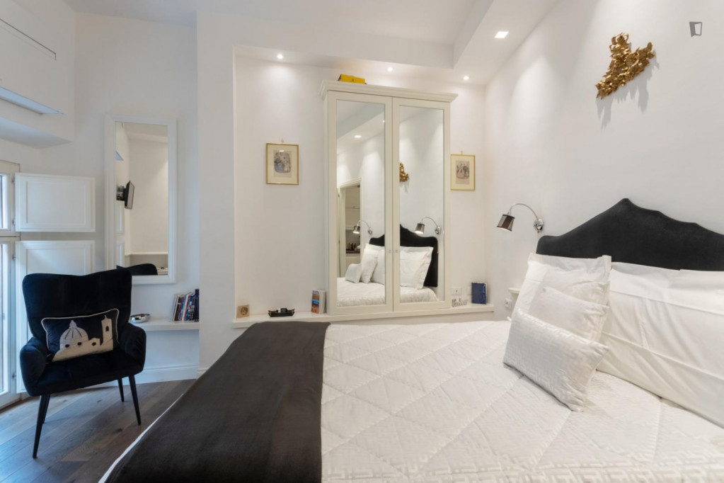 Compact studio near the Cattedrale di Santa Maria del Fiore - Florence - chambre - ImmoJeune