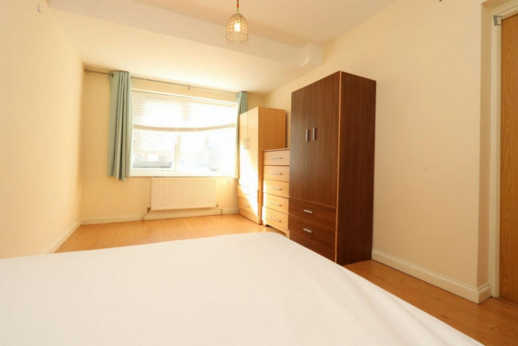 Bright double bedroom not far from Maryland Rail station - London - chambre - ImmoJeune