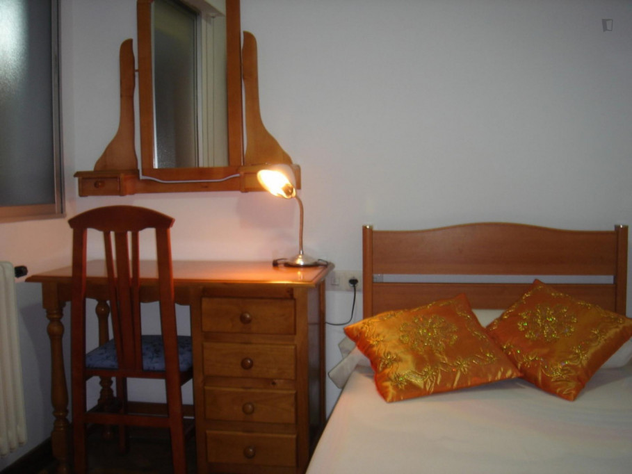 Well-equipped double bedroom in the centre of Salamanca