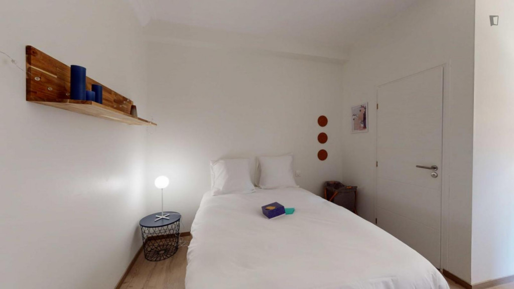 Stylish double bedroom not so far from Paul Vaillant Couturier metro station
