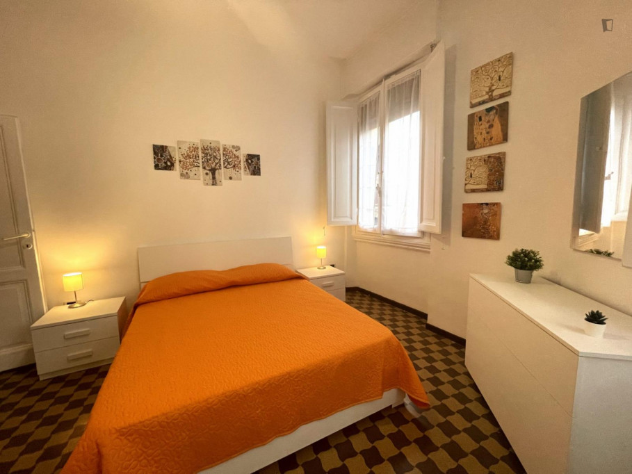 Cosy double bedroom in a 4-bedroom apartment, near Firenze Statuto train station - Florence - chambre - ImmoJeune