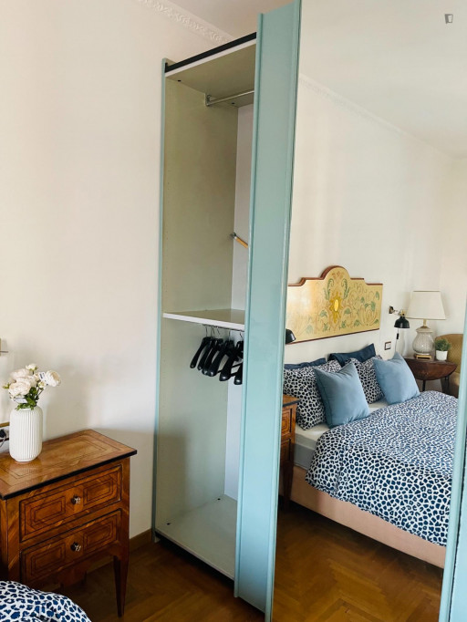 Large Great looking single bedroom with balcony - Milan - chambre - ImmoJeune