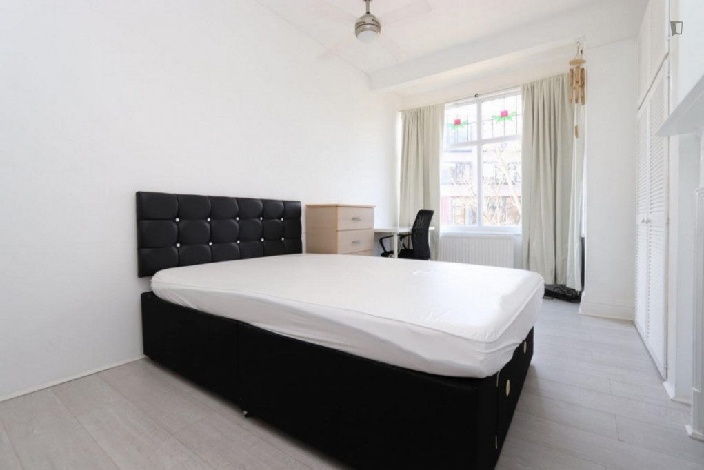 Comfy double bedroom close to Holloway Road tube station - London - chambre - ImmoJeune