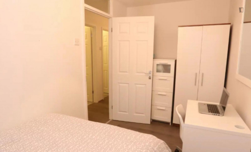 Smart double bedroom next to Langdon Park - London - chambre - ImmoJeune