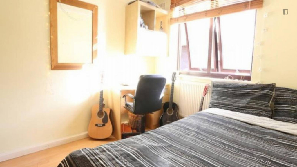 Comfy double bedroom near Bow Road tube station - London - chambre - ImmoJeune
