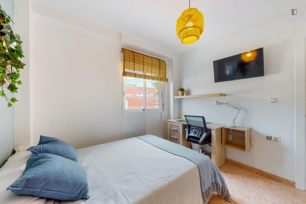 Attractive single bedroom in a property with balcony - Valence - chambre - ImmoJeune