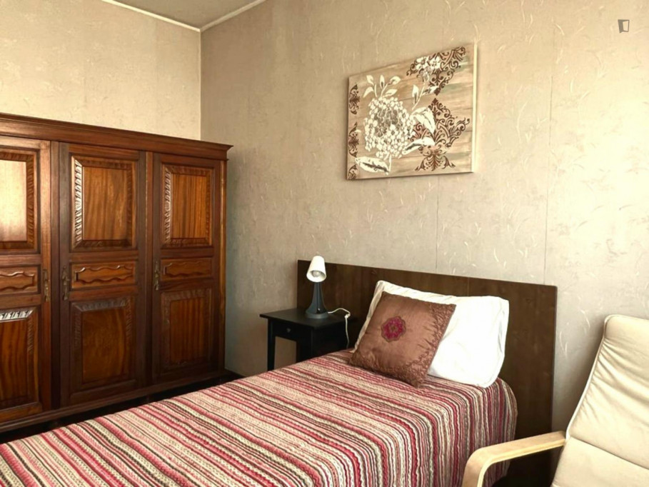 Welcoming single bedroom near Parque de São Roque - Porto - chambre - ImmoJeune