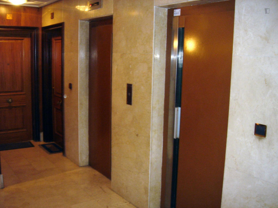 Luminous double ensuite bedroom in a 5-bedroom apartment