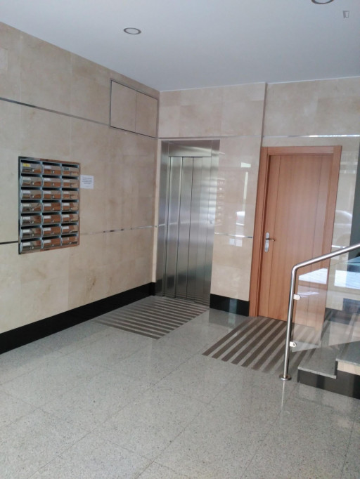Stunning double bedroom, with private balcony, in a 4-bedroom apartment