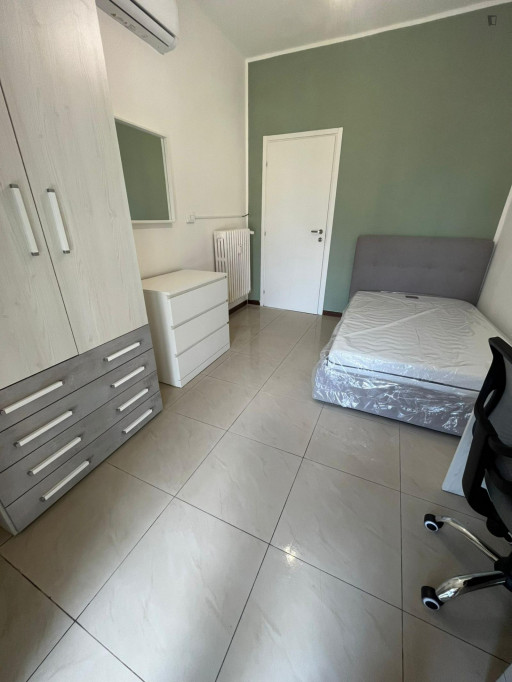 Welcomig Double Bedroom close to Palazzo Reale di Torino - Turin - chambre - ImmoJeune