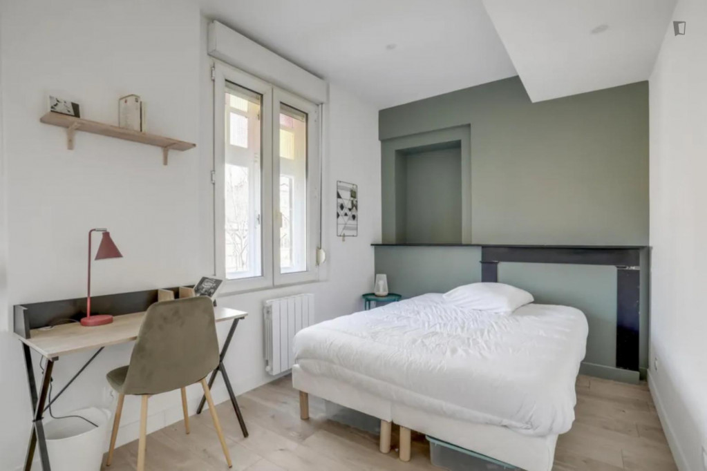 Appealing double ensuite bedroom near Cormontaigne metro station