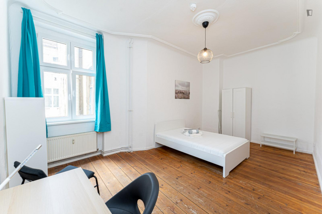 Large single bedroom near the Warschauer Straße metro - Berlin - chambre - ImmoJeune