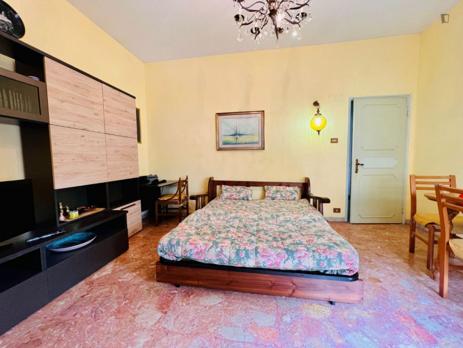 Inviting double bedroom in Tuscolano - Rome - chambre - ImmoJeune