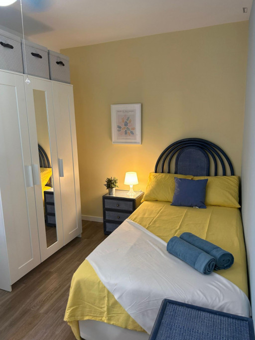 Cozy single bedroom in Getafe close to Las Margaritas Universidad train station - Madrid - chambre - ImmoJeune