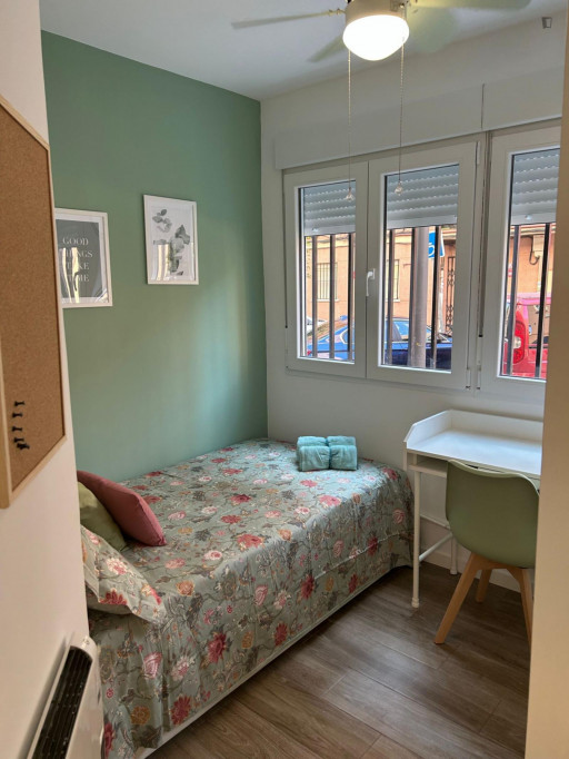 Comfy single bedroom in Getafe close to Universidad Carlos III de Madrid - Madrid - chambre - ImmoJeune