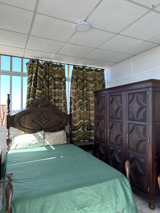 Snug double bedroom in Casal de Cambra - Lisbonne - chambre - ImmoJeune