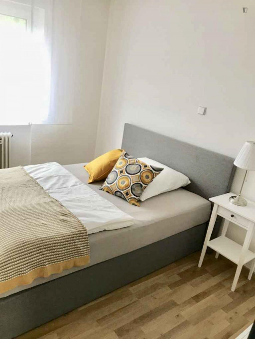 Alluring double bedroom in Stuttgart-Ost - Stuttgart - chambre - ImmoJeune