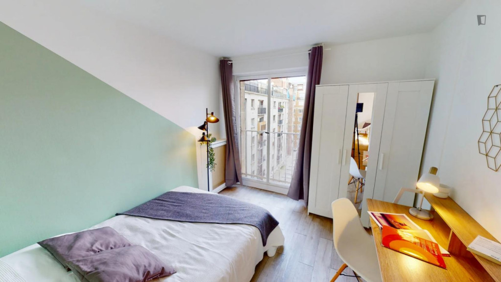 Cool double bedroom close to Porte de Champerret metro station