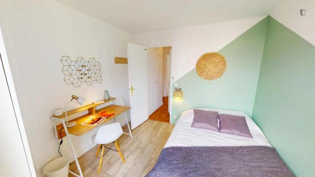 Cool double bedroom close to Porte de Champerret metro station