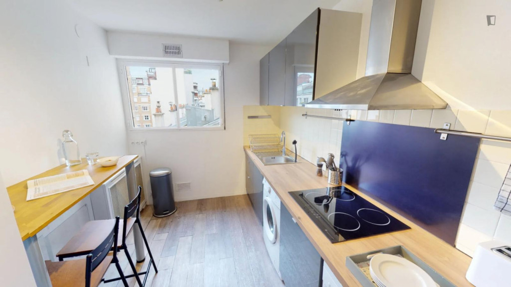 Cool double bedroom close to Porte de Champerret metro station