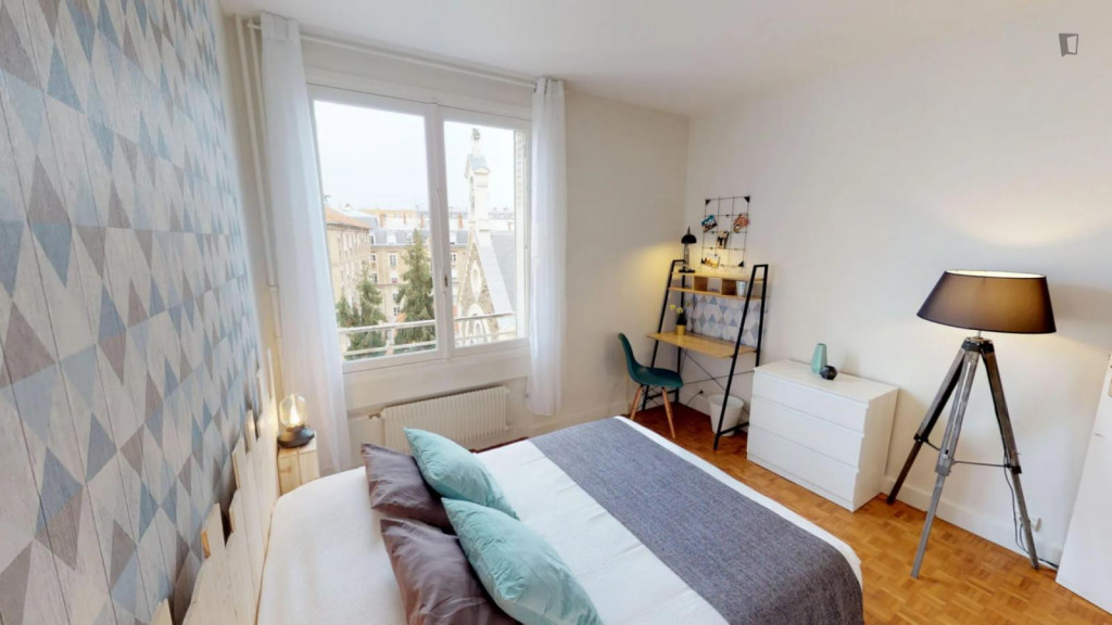 Comfy double bedroom in Auteuil